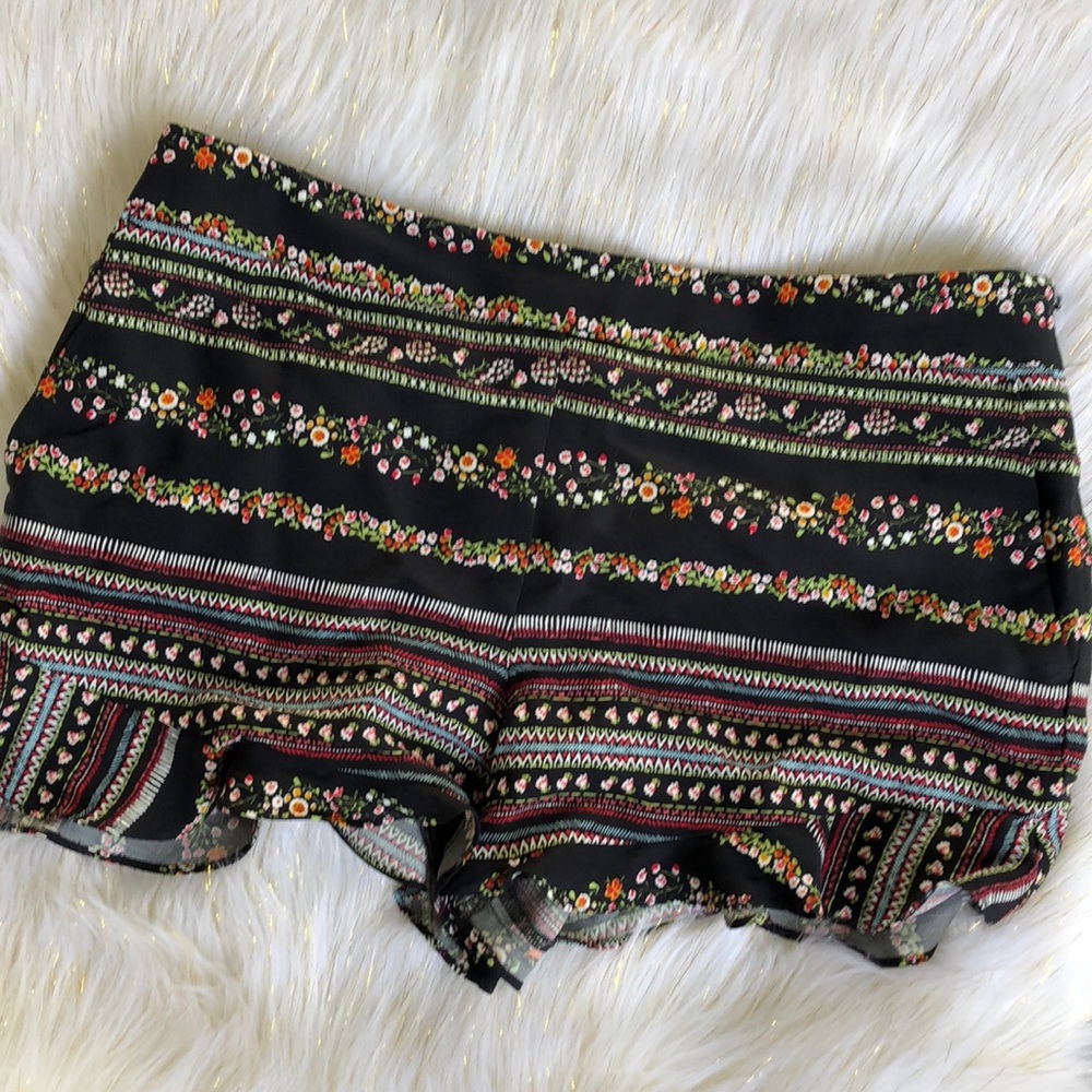 ⭐️Sale! Loft ruffle hem floral design short⭐️